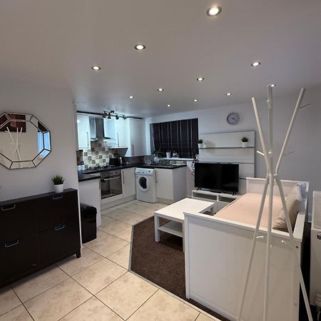 Cosy Guest Suite, West London Hounslow Esterno foto