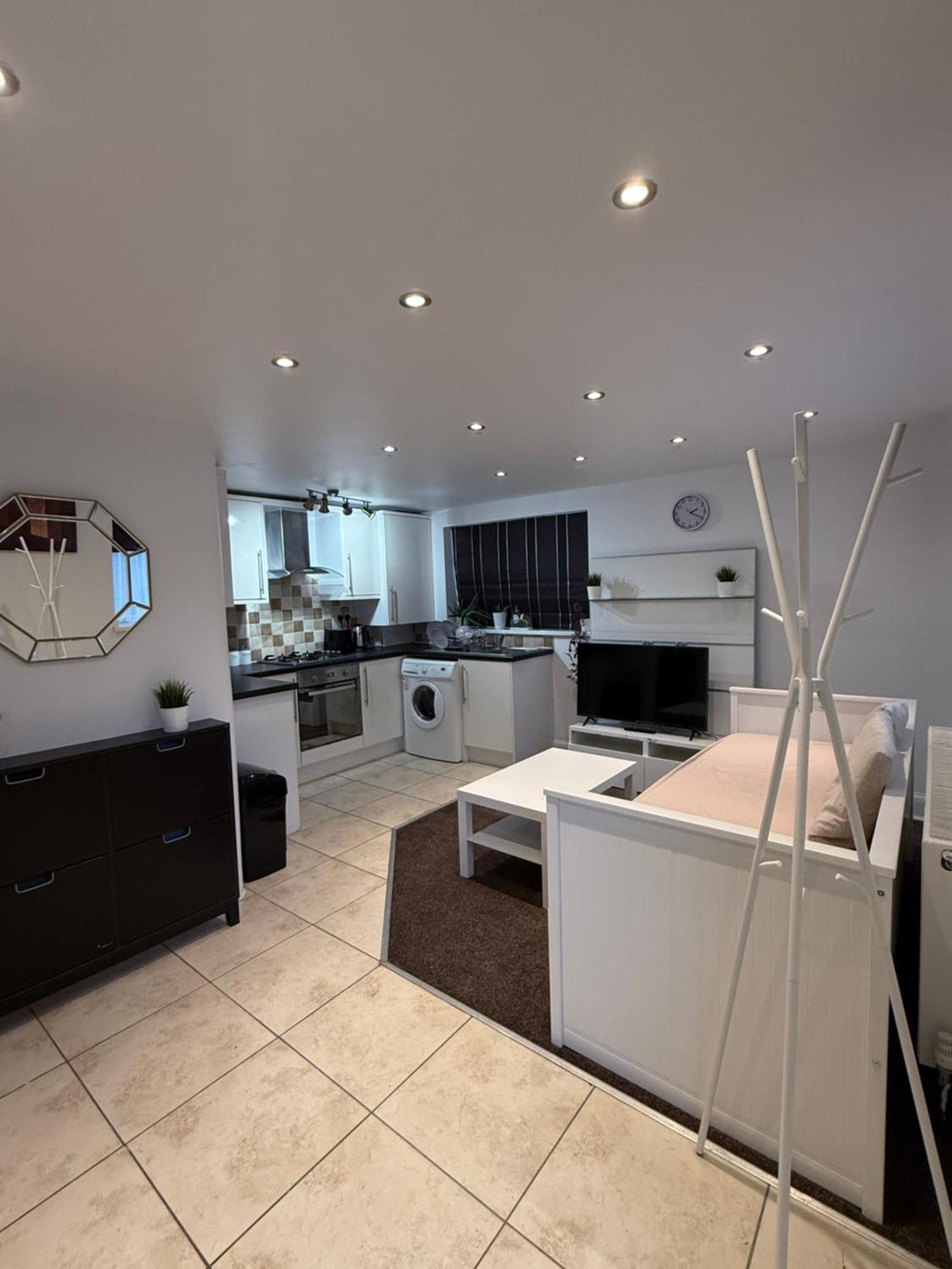 Cosy Guest Suite, West London Hounslow Esterno foto